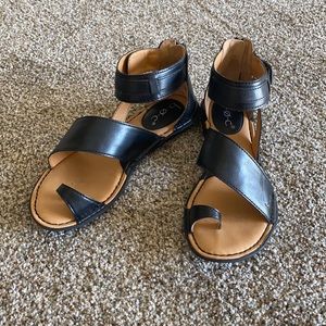 Toe wrap gladiator sandals